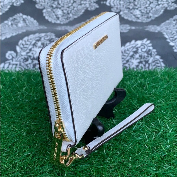 MICHAEL KORS JET SET TRAVEL LG FLAT MF PHN CASE - Picture 10 of 16